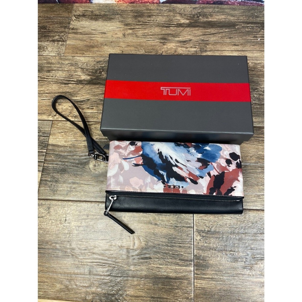 Tumi Voyageur Travel Wallet Wristlet Floral Blush Retired Print